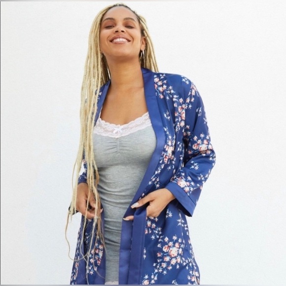 Morgan Lane x FabFitFun Robe - Picture 3 of 3